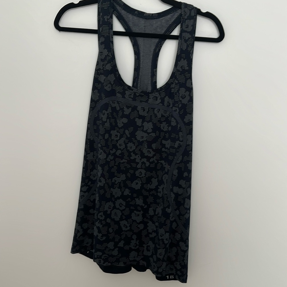 Lululemon Tank size 18 rare!